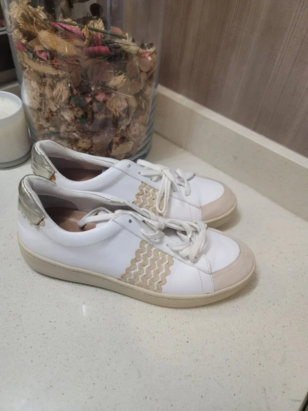 LOEFFLER RANDALL Elliot Sneaker Lace Up Low Top Gold  Ric Rac Women's Sz 9 White